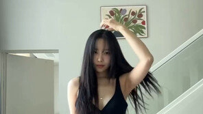 ‘Park Sung-kwang♥’ Lee So-yi, video of changing clothes… Envying her unrealistic body [DA★]