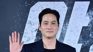 Park Hae-jun, a warm handshake