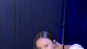 Hwa Sa, went to the US and unbuttoned her shirt… mature sexy beauty [DA★]