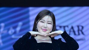 Song Ga-in meets fans nationwide through live broadcast of fan meeting