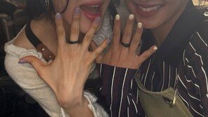 Girls ‘Generation’s Hyoyeon and Seohyun Show Off Their 17-Year Friendship[Star’s Today]