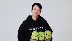 Kim Dong-wook donates talent to campaign for the Day of Persons with Disabilities