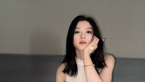 Actress Kim Yoo-jung, recent status as bright as spring… noticeably shorter hairstyle[Star’s Today]