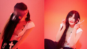 HyunA, shirt pulled down to belly button… ♥ Yong Junhyung closes his eyes[DA ★]