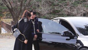 Yoon Bo-mi “I’m in love now” … ‘Power T’ 3rd generation’s Yeong-su, overly immersed in his changed appearance(Nasol Sa-gye)