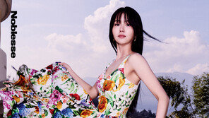 Kim So-hyun, more gorgeous visuals than a gorgeous flower dress[Photoshoot]
