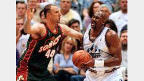 [NBA]칼 말론 슛폭발 PO 1승 배달…시애틀에 104-93