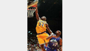 [NBA]LA 레이커스 ＂나 잡아 봐∼라＂