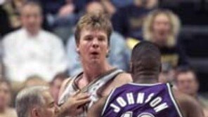 [NBA]릭 스미츠, 플레이오프 3차전 출장정지