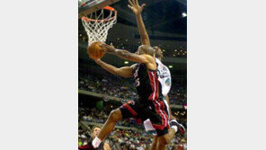 [NBA]마이애미 파죽의 3연승…4강 선착