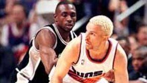 [NBA]키드 복귀 피닉스, 5년만에 PO 1R 첫 통과