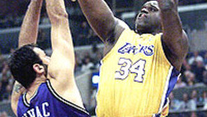 [NBA]LA레이커스 ‘역시 우승 0순위’…PO 2R 진출