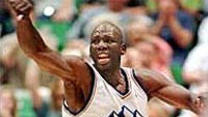 [NBA]피닉스 3점포 대반격…유타도 3패뒤 첫승