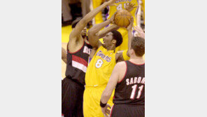 [NBA]포틀랜드 벼랑탈출…레이커스에 96-88