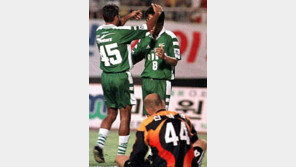 [프로축구]전북 조연들 '만세'…안양 11연승 저지