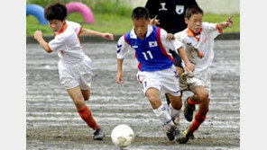 [축구/한일소년대회]일본 거센 공격…한국 두팀 준결승