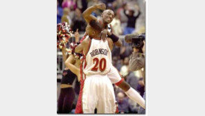 [NBA]돌아온 테리 '애틀랜타 수호신'