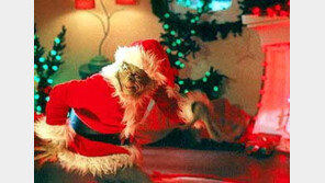 [국외 박스오피스]<그린치>, 디즈니 영화 따돌리고 1위