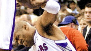 [NBA]부상당한 빈스카터 득점왕 길 험난