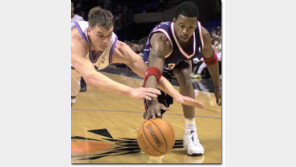 [NBA포토]＂저 공 잡아라!＂