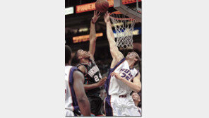 [NBA포토]＂White Man  Can Jump＂