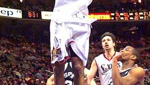 [NBA 포토]솟구치는 레이업슛