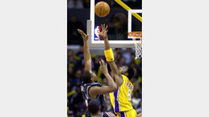 [NBA]＂독불장군 브라이언트 달라졌네＂