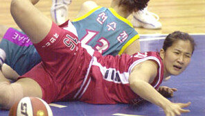 [여자농구]＂2등과 붙어도 싱거워＂…신세계 '멋진 5연승'