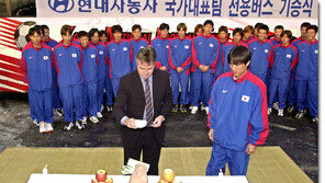 [축구포토]＂16강까지 안전하게 데려다 주세요＂