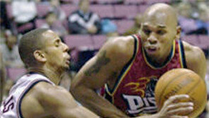 [NBA]스택하우스 실책 10개에 디트로이트 '진땀승'