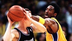 [NBA포토]＂미안, 시력이 떨어져서…＂