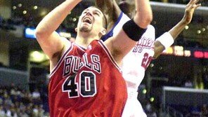 [NBA포토]＂내팔 길죠?＂