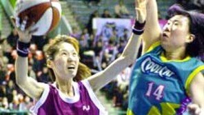 [여자농구]정선민 뛰고 이언주 날고…PO 1차전 승리