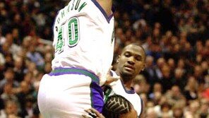 [NBA포토]'부상병동' 아이버슨 저러다 큰 일 날라