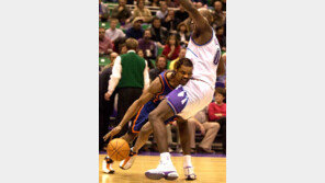 [NBA포토]'노루목에 걸렸네'