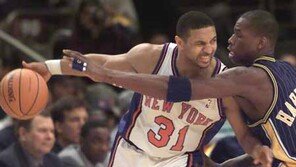 [NBA포토]＂조금만 비켜 봐＂