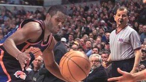 [NBA포토]＂어~내 공인데 …＂