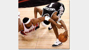 [NBA포토]＂누르지마＂