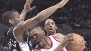 [NBA포토]＂조금만 비켜봐＂