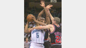 [NBA포토]'더블팀의 위력'