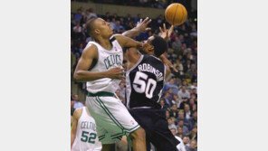 [NBA포토]＂일단 막고 보자＂