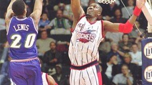 [NBA포토]＂누구 팔이 더 길까?＂