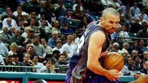 [NBA포토]＂즈려밟고 가시옵소서＂