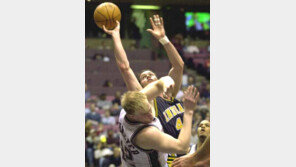 [NBA포토]＂어! 미안해＂