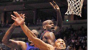 [NBA 포토]＂리바운드 하기 힘들군＂