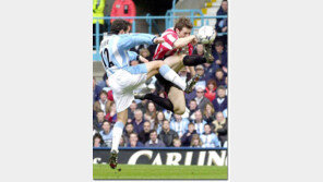 [축구 포토]＂내 점프력이 한수 위지?＂