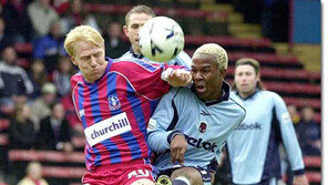 [축구 포토]'얼굴로 축구하나?'