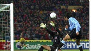 [축구 포토]＂어디 한번 막아봐＂