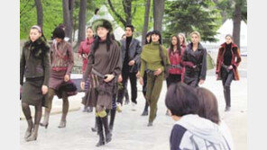 [패션 포토뉴스]경복궁에 웬 미녀들?