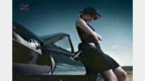 [CF와 놀아나다]신민아에게 반한 명차 페라리